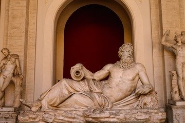 Histoire et évolution des monuments funéraires à travers les ages Histoire et évolution des monuments funéraires à travers les ages